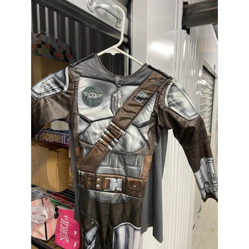 Kids Mandaloran Costume W/ Padded Armor, Cape, Shoe Covers, No Mask Size Small - Picture 2 of 9